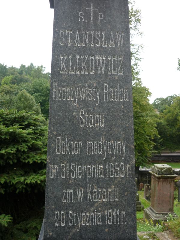 Fragment nagrobka rodziny Klikowicz, cmentarz na Rossie, stan z 2013 roku