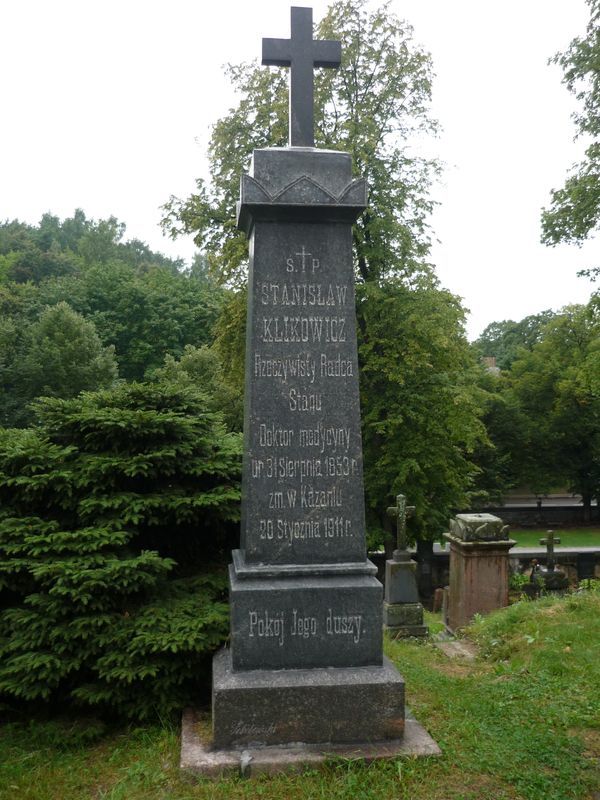 Nagrobek rodziny Klikowicz, cmentarz na Rossie, stan z 2013 roku