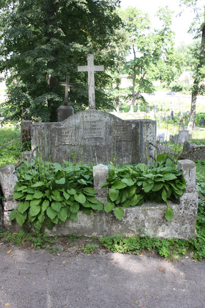 Nagrobek rodziny Wyszomirskich, cmentarz na Rossie w Wilnie, stan z 2013 r.
