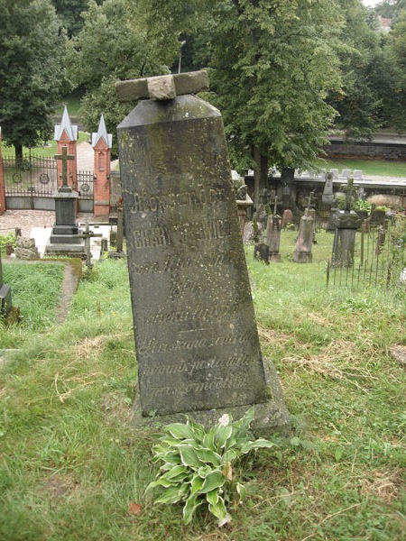 Tombstone of Alexander, Mikhail and Rozalia Kharitonovich, Na Rossie cemetery in Vilnius, as of 2013