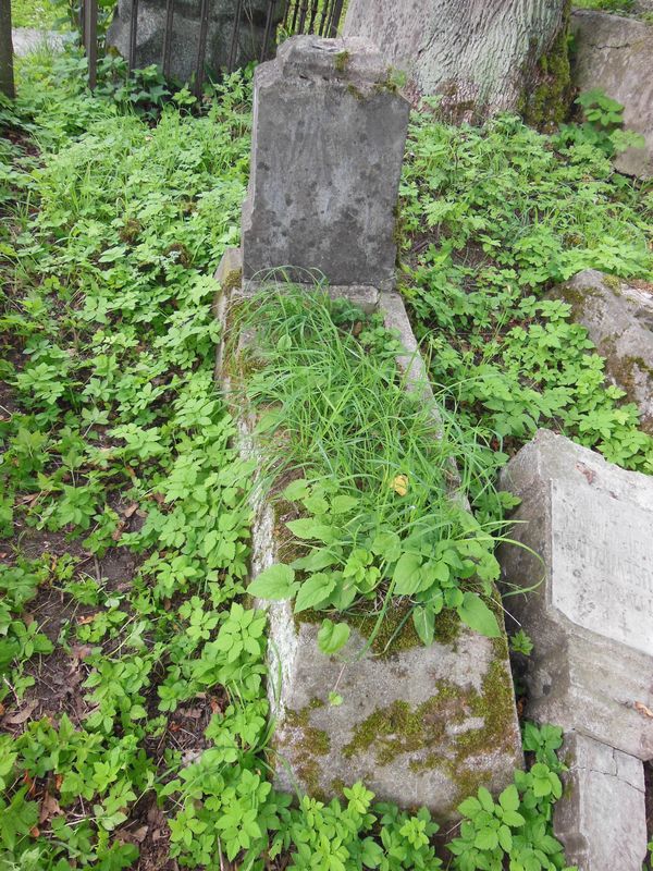 Tombstone of Agata Jasinska, Na Rossie cemetery in Vilnius, state 2013