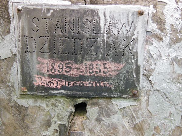 A fragment of a tombstone of Stanislaw Dziedziak, Na Rossie cemetery in Vilnius, as of 2013