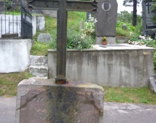 Nagrobek Józefy Rawłoszkiewiczz z cmentarza na Rossiez stan z 2013 roku