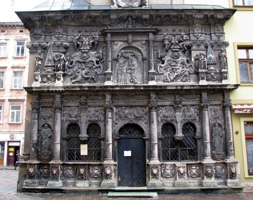 Фасад каплиці Боїмів, будівництво 1609-1611 рр., Львів, Україна