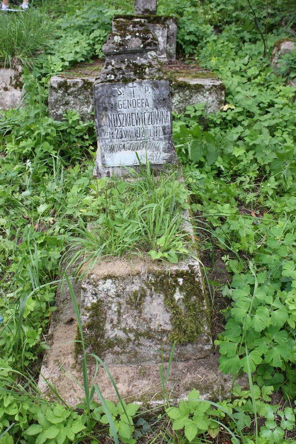 Tombstone of Genowefa Anuszkiewicz, Na Rossie cemetery in Vilnius, as of 2013