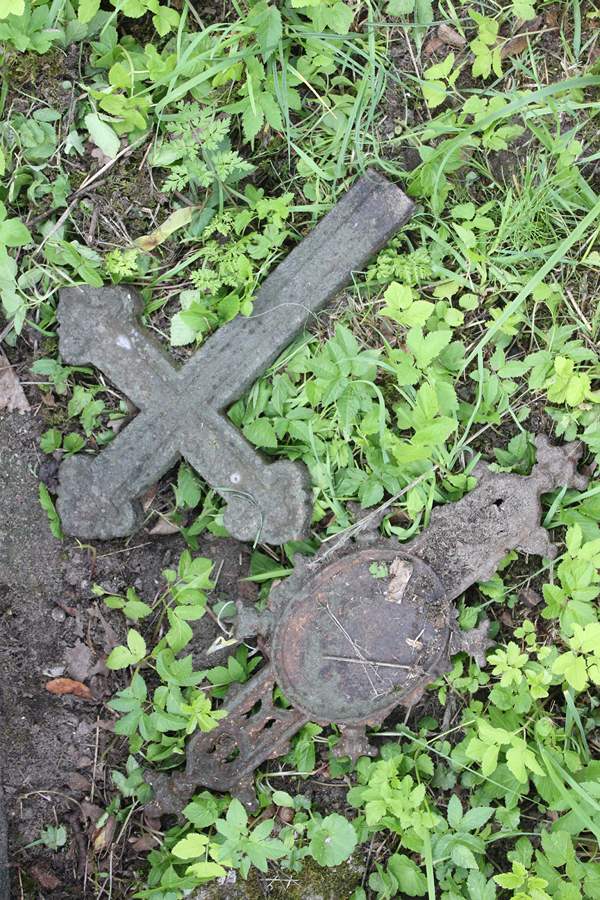 Elements from the tombstone of Pavel Kuzmicki, Na Rossie cemetery in Vilnius, state of 2013