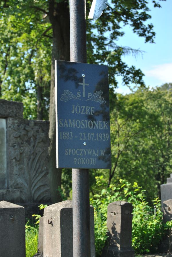 Inscription on the Tombstone of Jozef Samosionek, Na Rossie cemetery in Vilnius, as of 2014