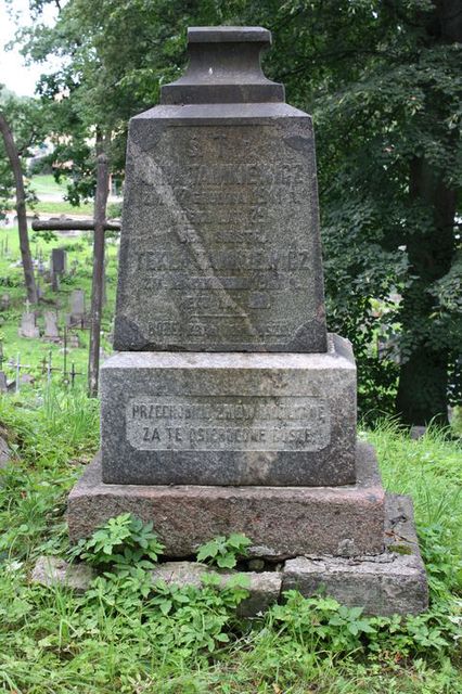Tombstone of Anna and Tekla Tamkiewicz, Ross cemetery in Vilnius, as of 2013.