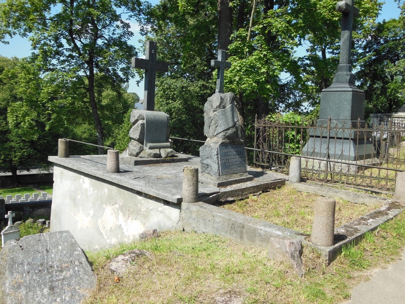 Tomb of Adam Bancewicz, Adela and Edward Kierewicz, Barbara Piotrowska, Ludwika Korwin-Piotrowska and Maria Żukowska, Rossa cemetery in Vilnius, state 2014