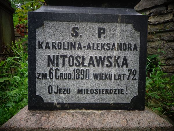 Tablica inskrypcyjna z nagrobka Karoliny Aleksandry Nitosławskiej, cmentarz Na Rossie w Wilnie, stan z 2013 roku