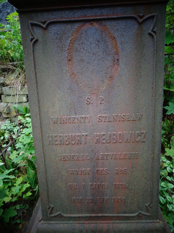 Inscription plaque from the gravestone of Wincenty Herburt-Hejbowicz, Na Rossie cemetery in Vilnius, as of 2013