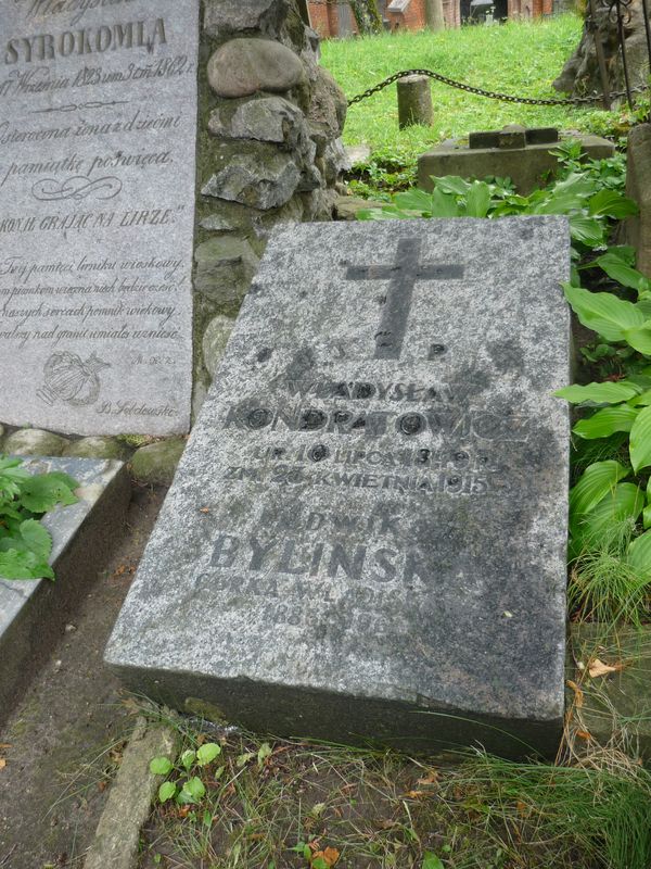 Tombstone of Ludwika Bylinska and Wladyslaw Kondratowicz, Ross cemetery, as of 2013