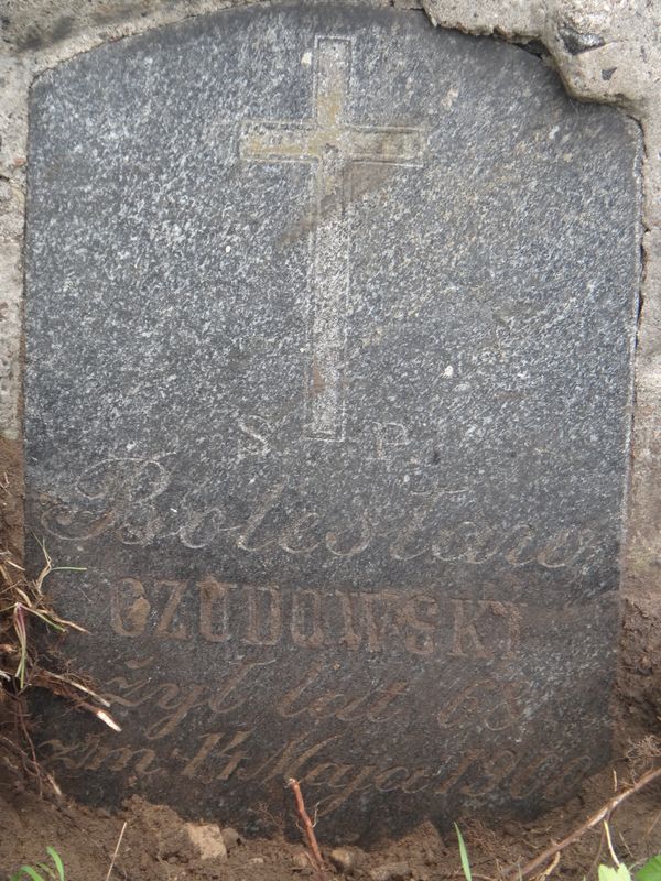 Fragment of the tombstone of Bolesław Czudowski, Na Rossie cemetery in Vilnius, as of 2013.