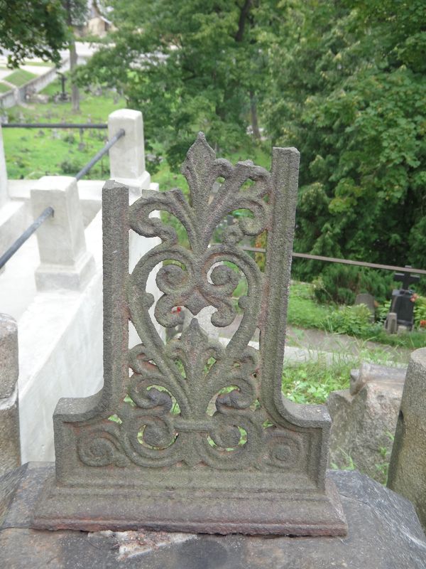 Fragment of Stanislaw Mancewicz's tombstone, Na Rossa cemetery in Vilnius, as of 2013.