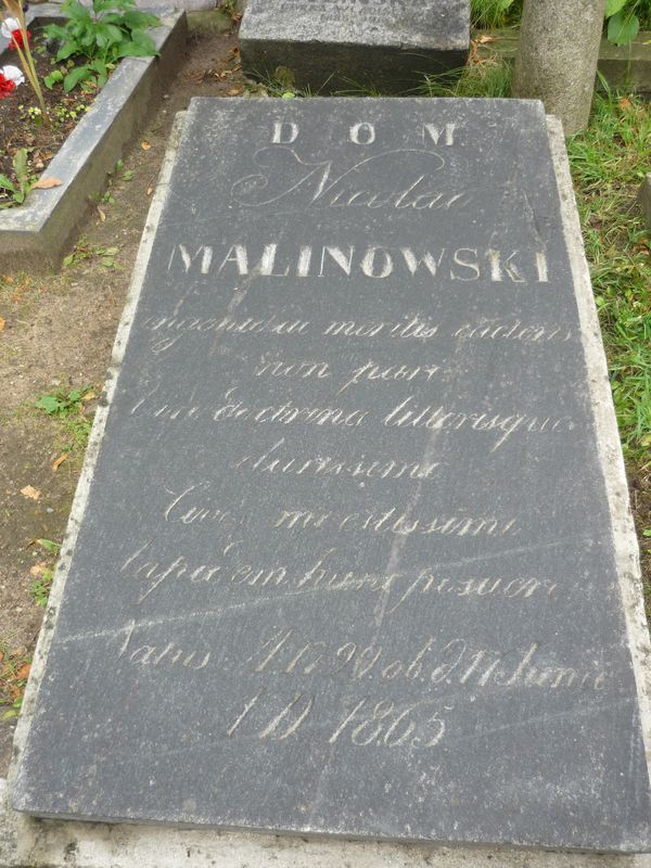 Płyta nagrobna Mikołaja Malinowskiego, cmentarz na Rossie, stan z 2013 roku