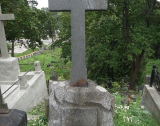 Nagrobek Konstancji i Lucyny Bujalskich, cmentarz Na Rossie w Wilnie, stan z 2013 r.