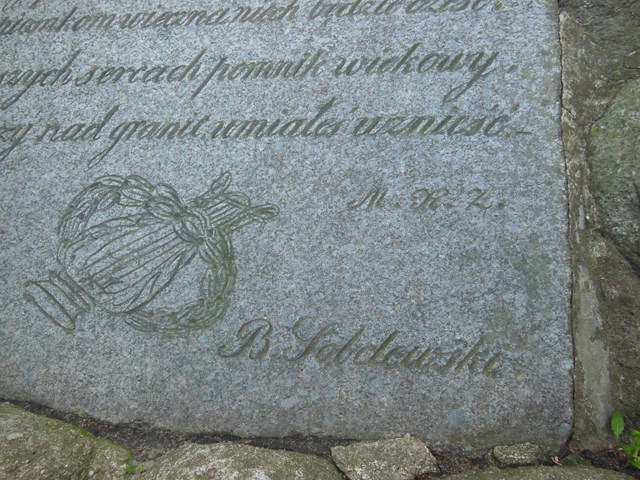 Sygnatura na  nagrobku Władysława Syrokomli, cmentarz na Rossie