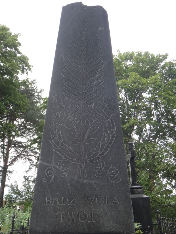 Fragment nagrobka Adolfa Paszkowskiego, cmentarz Na Rossie w Wilnie, stan z 2013 r.