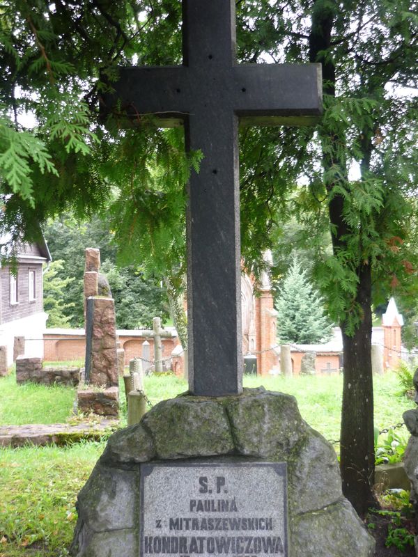 Fragment nagrobka Pauliny Kondratowicz, cmentarz na Rossie, stan z 2013 roku