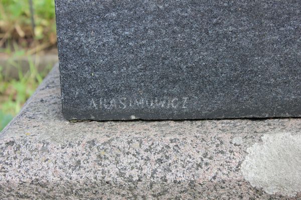 Sygnatura grobowca Anastazjii Adamkowicz, Walerii Bohusz i rodziny Mingielewicz, cmentarz Na Rossie w Wilnie, stan z 2014 r.