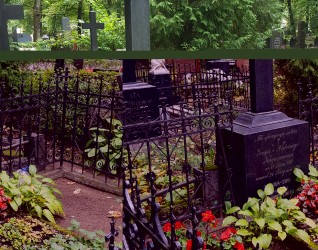 Nagrobek Józefa i Antoniego Kasparowiczów, cmentarz św. Michała w Rydze, stan z 2021 r.