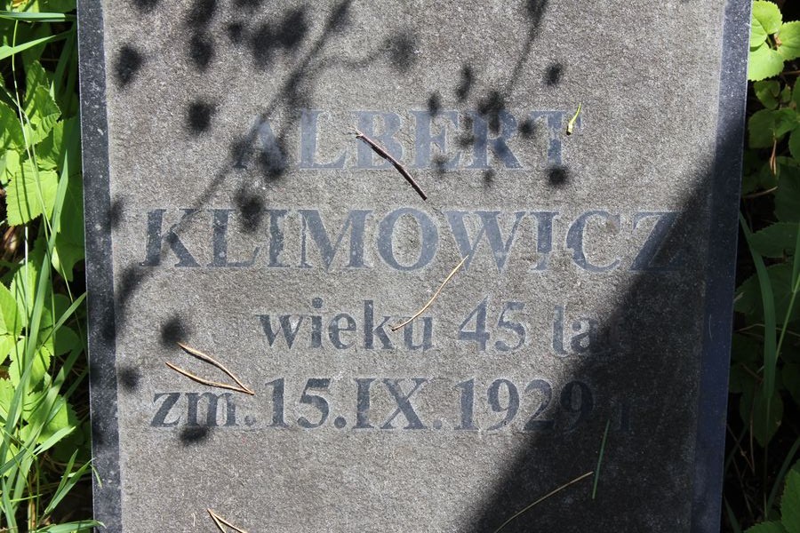Fragment of Albert Klimowicz's tombstone, Na Rossie cemetery in Vilnius, as of 2014.