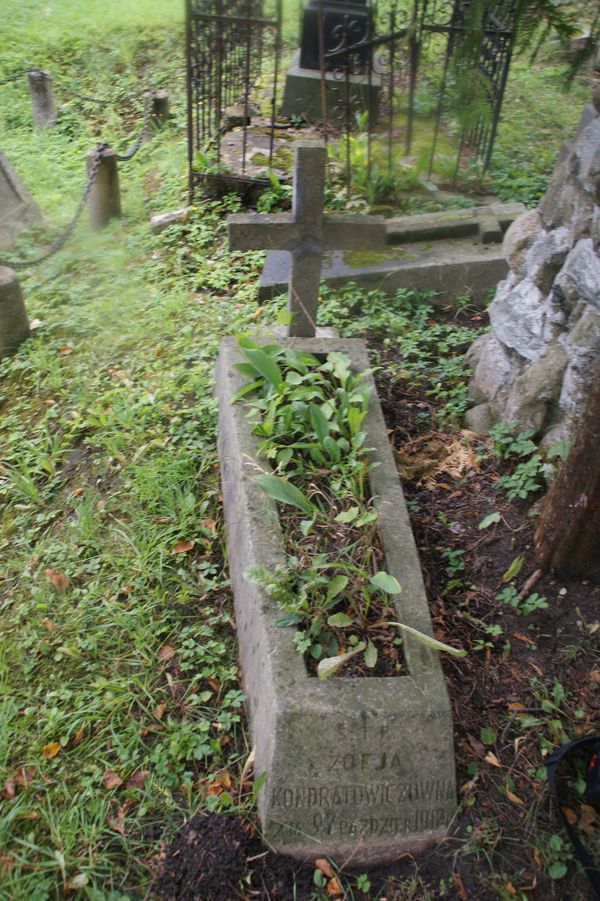 Nagrobek Zofii Kondratowicz, cmentarz na Rossie, stan z 2013 roku