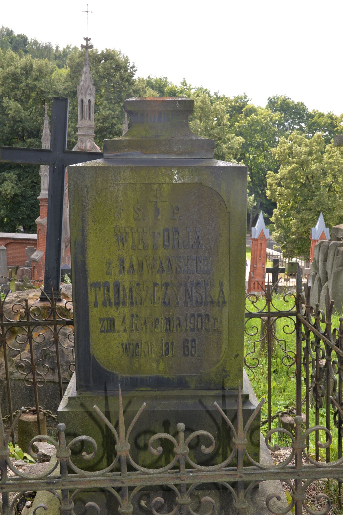 Tombstone of Wiktor and Wiktoria Tromszczynski, Ross cemetery, as of 2016