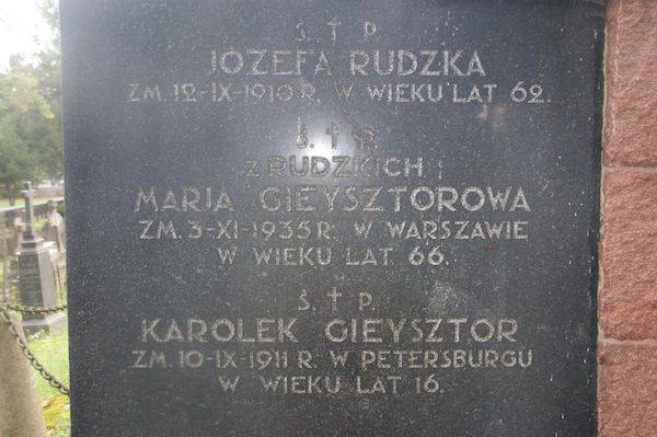 Inskrypcja z grobowca rodziny Gieysztor i Rudzkich, cmentarz na Rossie, stan z 2013 roku