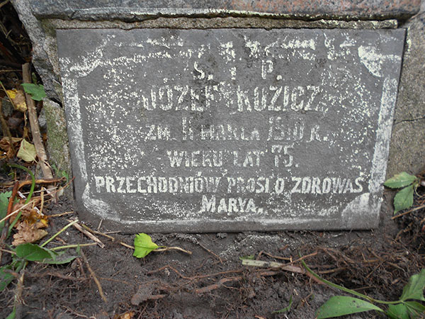 Inscription on the pedestal of the tombstone of the Kozicz family, Na Rossie cemetery in Vilnius, as of 2016
