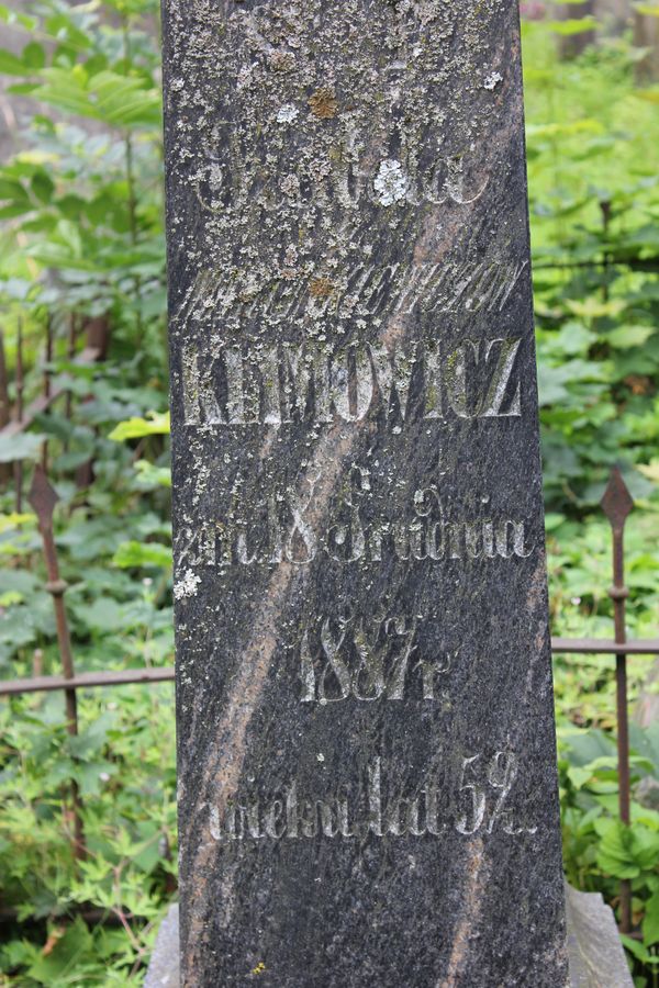 Inskrypcja boczna nagrobka Izabeli i Karola Klimowiczów, cmentarz Na Rossie w Wilnie, stan z 2013