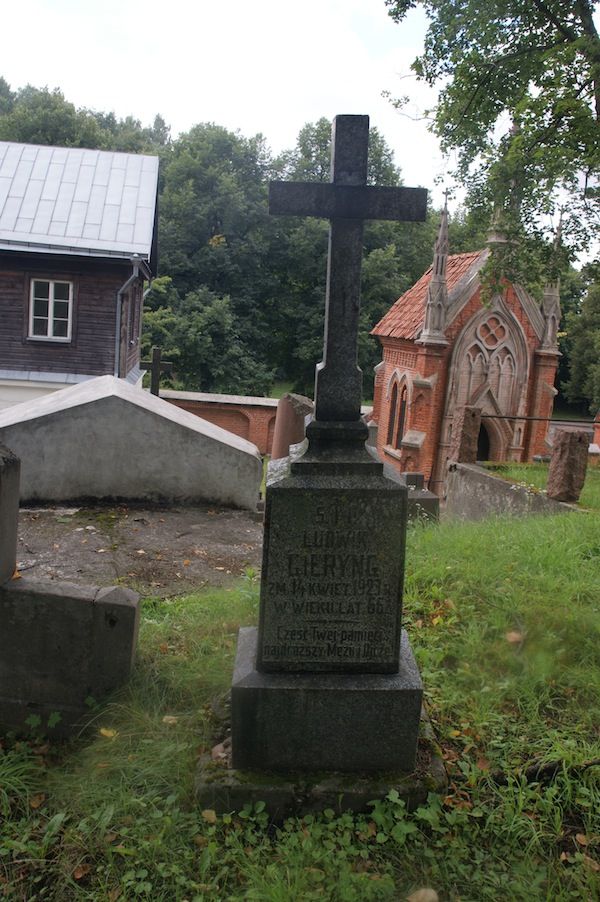 Nagrobek rodziny Gieryng, cmentarz na Rossie, stan z 2013 roku