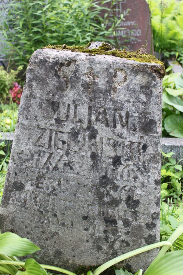 Fragment nagrobka Juliana Zielińskiego, cmentarz Na Rossie w Wilnie, stan z 2013