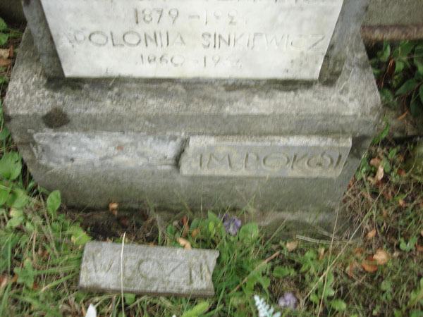Fragment of a gravestone of the Januszkiewicz and Apolonia Sinkiewicz families, Rossa cemetery in Vilnius, as of 2013