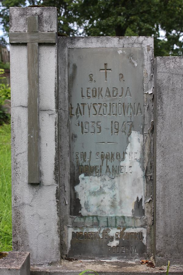 A fragment of the tombstone of Leokadia Latyszojć, Na Rossie cemetery in Vilnius, as of 2013