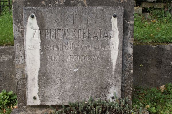 Inskrypcja z  nagrobka Zbigniewa Kołłątaja, cmentarz na Rossie, stan z 2013 roku