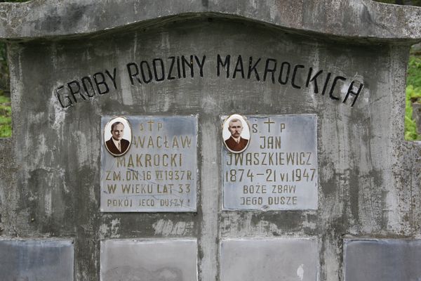 Tomb of Jan Iwaszkiewicz and Waclaw Makrocki, Ross Cemetery in Vilnius, as of 2013.