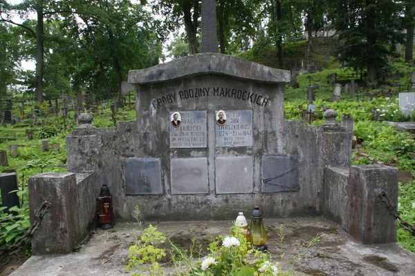 Grobowiec Jana Iwaszkiewicza i Wacława Makrockiego, cmentarz na Rossie w Wilnie, stan na 2013 r.