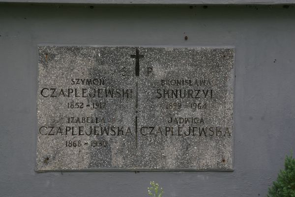 Fragment of the tomb of the Czaplejewski family and Bronislawa Sknurzyl, Ross cemetery in Vilnius, as of 2013.