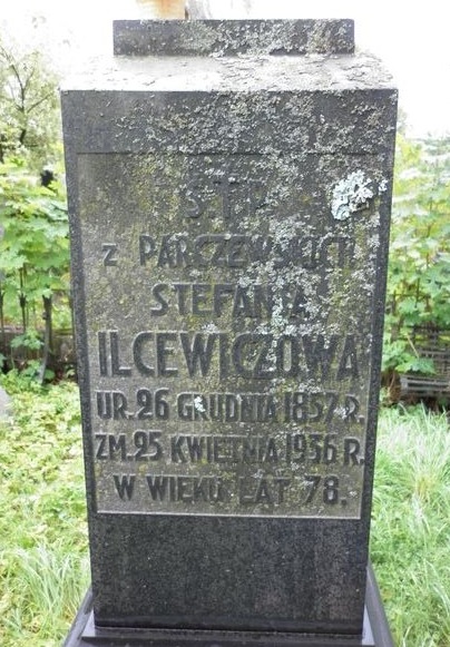Inskrypcja na cokole nagrobka Stefanii i Zygmunta Ilcewiczów, cmentarz Na Rossie w Wilnie, stan z 2013