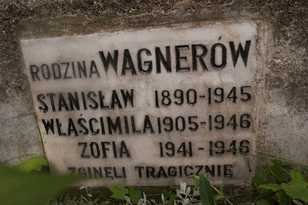 Fragment of the gravestone of Franciszka Pek and the Wagner family, Ross cemetery, as of 2013