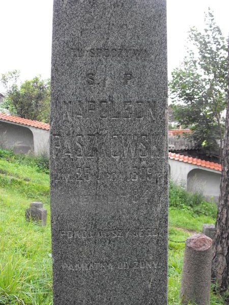 Inscription from the tombstone of Napoleon Paszkowski, Na Rossie cemetery in Vilnius, as of 2013.