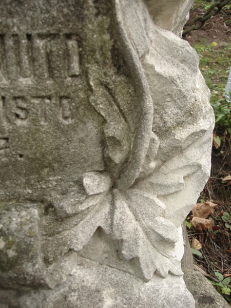 Detal nagrobka rodziny Minuto, cmentarz na Rossie w Wilnie, stan z 2013