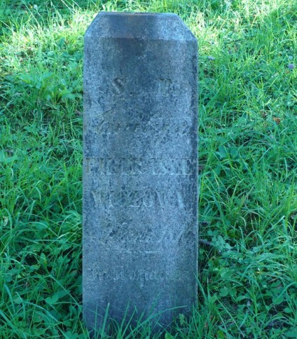 Nagrobek Emilii Pietraszewicz, cmentarz na Rossie, stan z 2013 roku