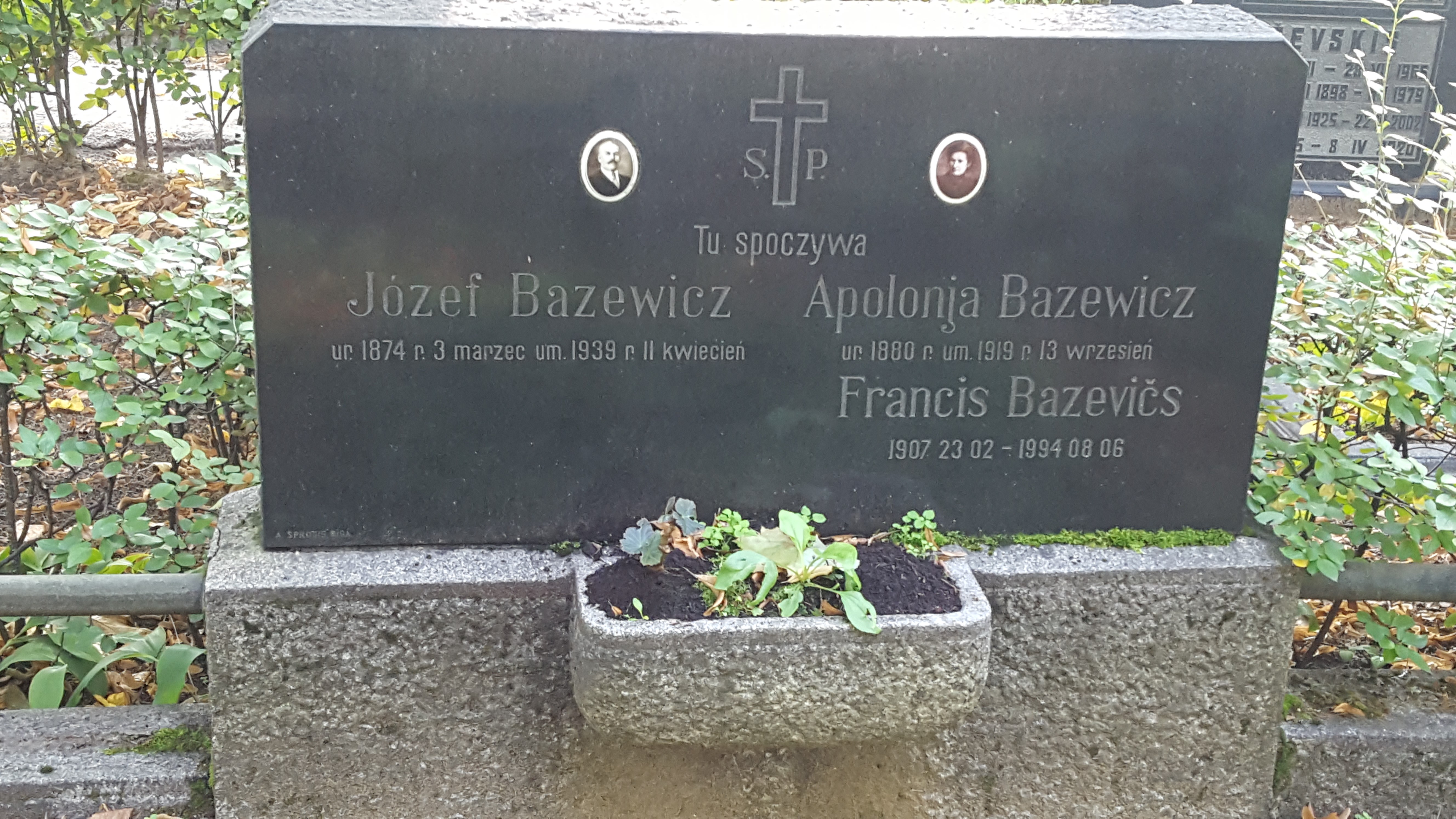 Tombstone of Apolonia Bazewicz, Jozef Bazewicz, Francis Bazevičs, St Michael's cemetery in Riga, as of 2021.
