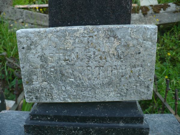 Inscription from the gravestone of Kazimiera and Stanisława Burhardt, Ross cemetery, as of 2013