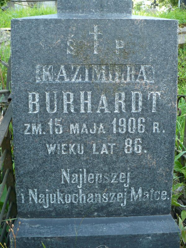 Inscription from the gravestone of Kazimiera and Stanisława Burhardt, Ross cemetery, as of 2013