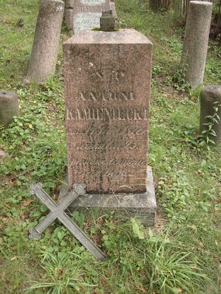 Tombstone of Antoni Kamieniecki, Rossa cemetery in Vilnius, as of 2013