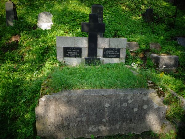 Nagrobek Lucjana i Elżbiety Karwowskich, cmentarz na Rossie w Wilnie, stan z 2013 r.