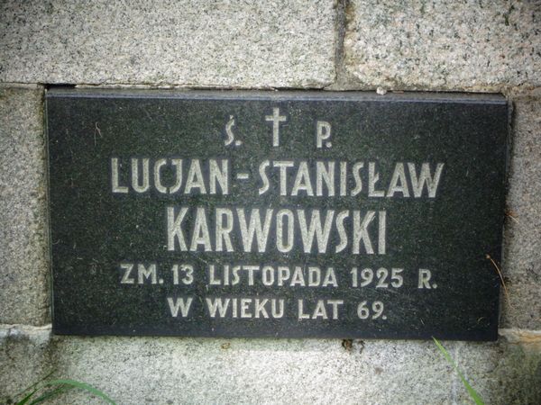 Tablica inskrypcyjna Lucjana Stanisława Karwowskiego, fragment, cmentarz na Rossie w Wilnie, stan z 2013 r.
